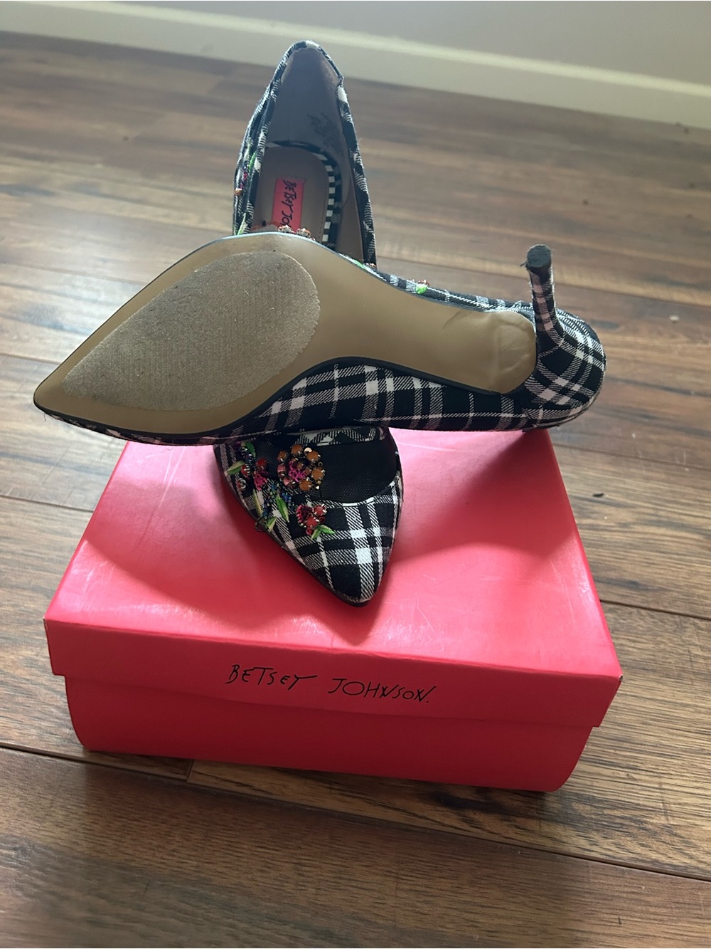 Betsey Johnson Red Women's Heels Shoe Box - Picture 4 of 7